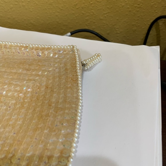 Vintage Ecru Clutch Evening Purse Styled By Simon of Japan Faux Pearls & Sequins - Picture 5 of 7